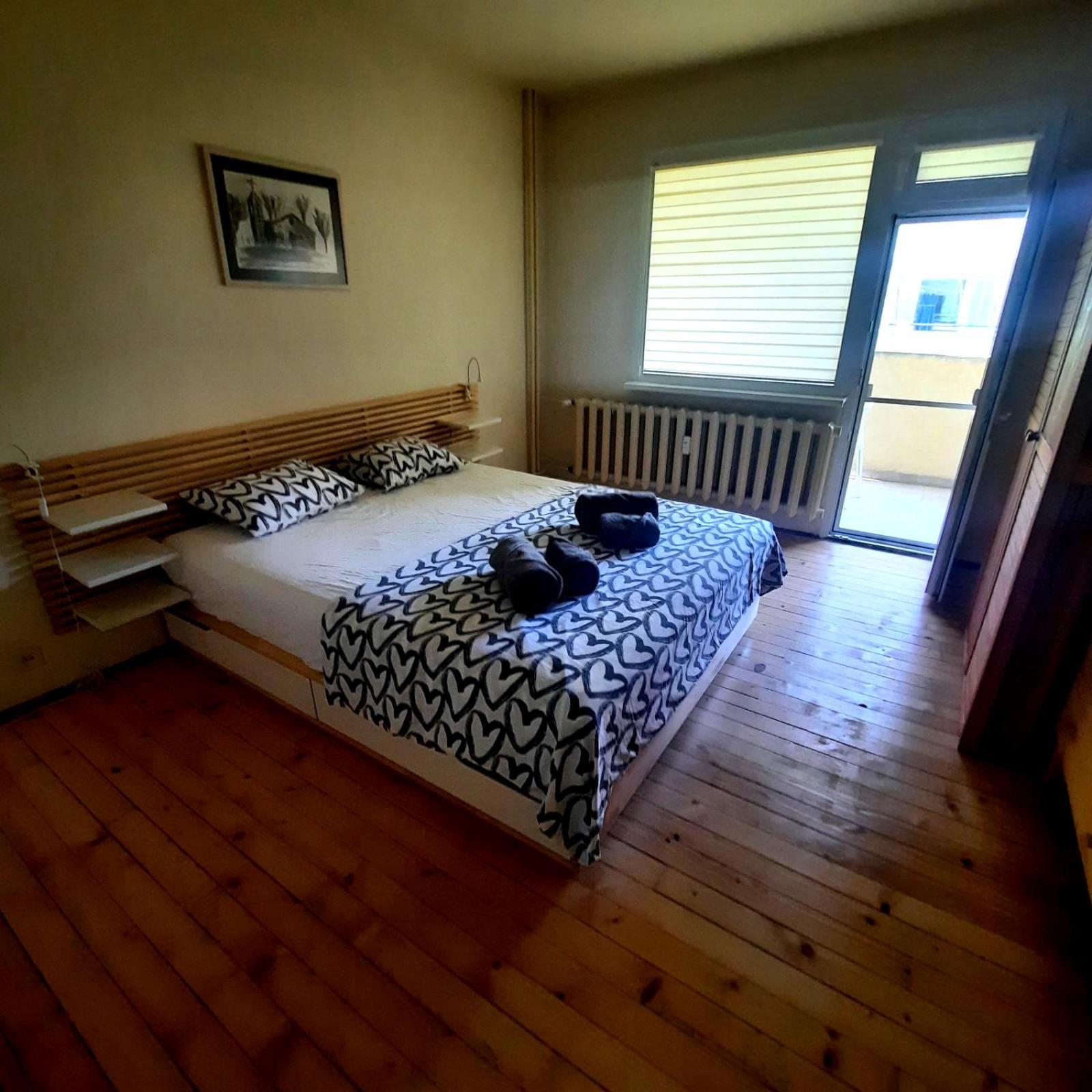 Spacious 3 Bedroom Apartment, Close To Metro Station 소피아 외부 사진