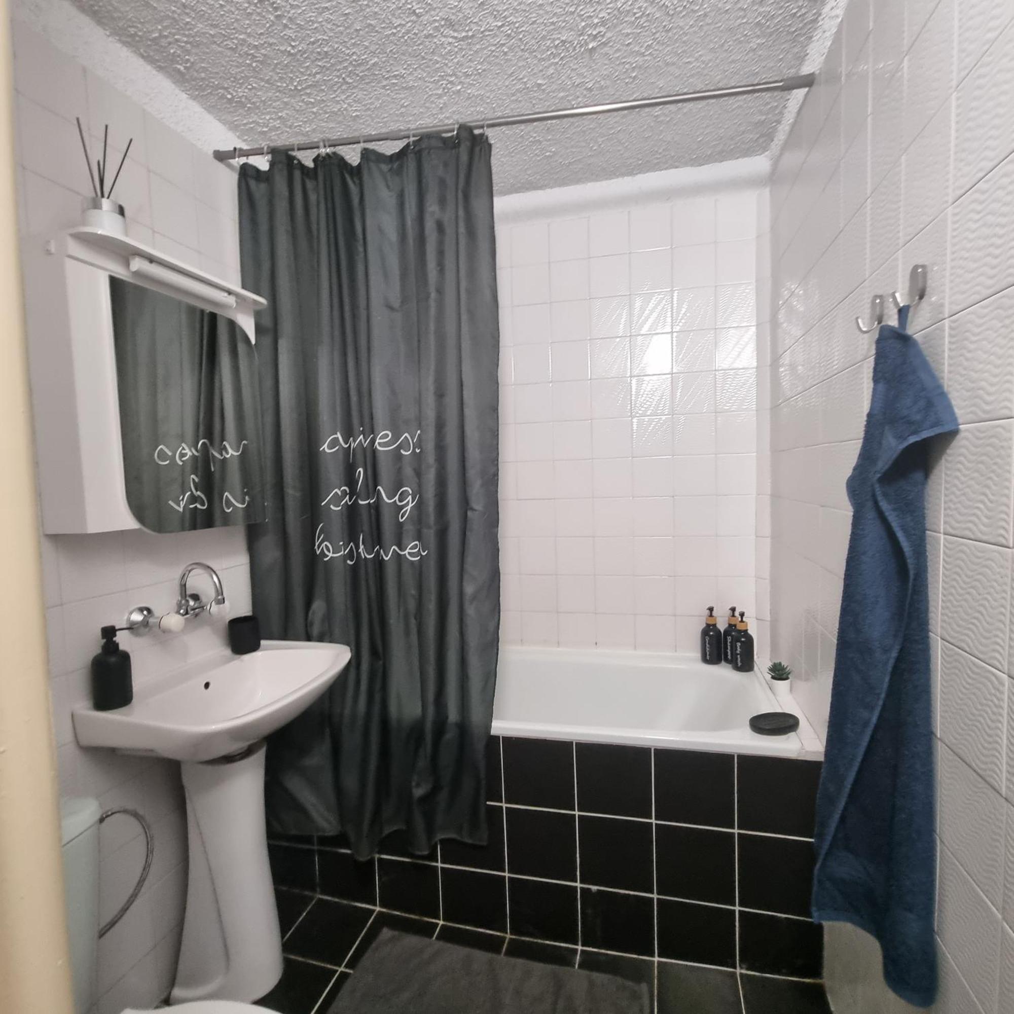 Spacious 3 Bedroom Apartment, Close To Metro Station 소피아 외부 사진